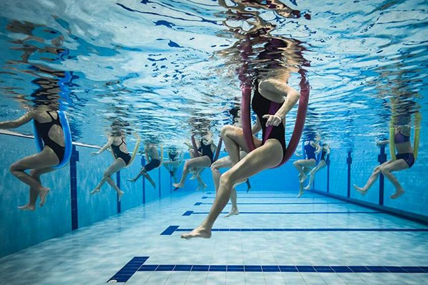 Aquagymnastik fit durch Bewegung im Wasser